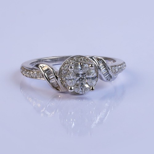 Traditional diamond ring