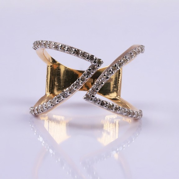 Contemporary diamond Ring