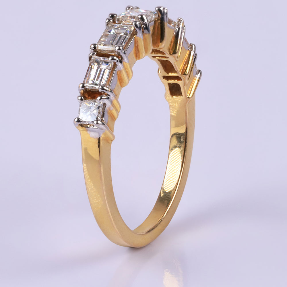 Gold diamond crown ring