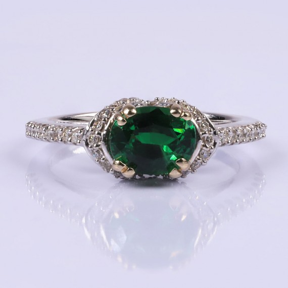 Enchanting emerald and diamond ring